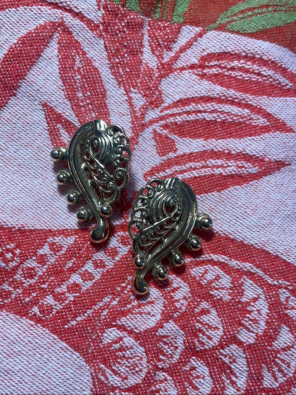 Vintage Silver Toned Paisley Stud Earrings